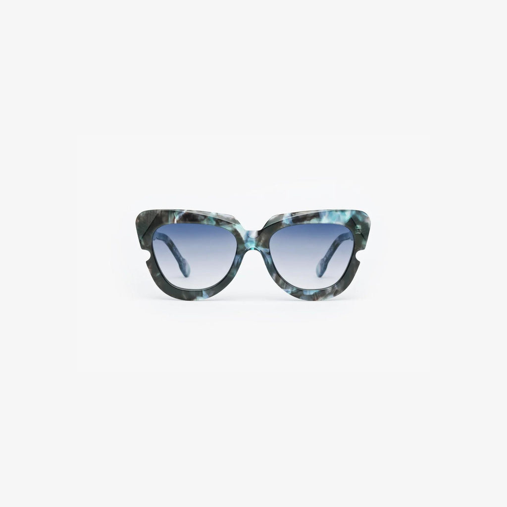 Themuse-Portrait-tartarugatoblu-sunglasses-front
