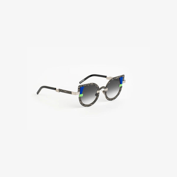     Charlotte-Portrait-grigio-sunglasses-side