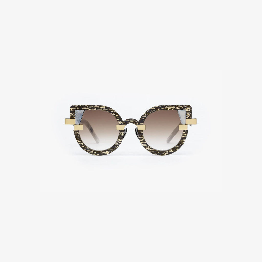 Charlotte-Portrait-oro-sunglasses-front