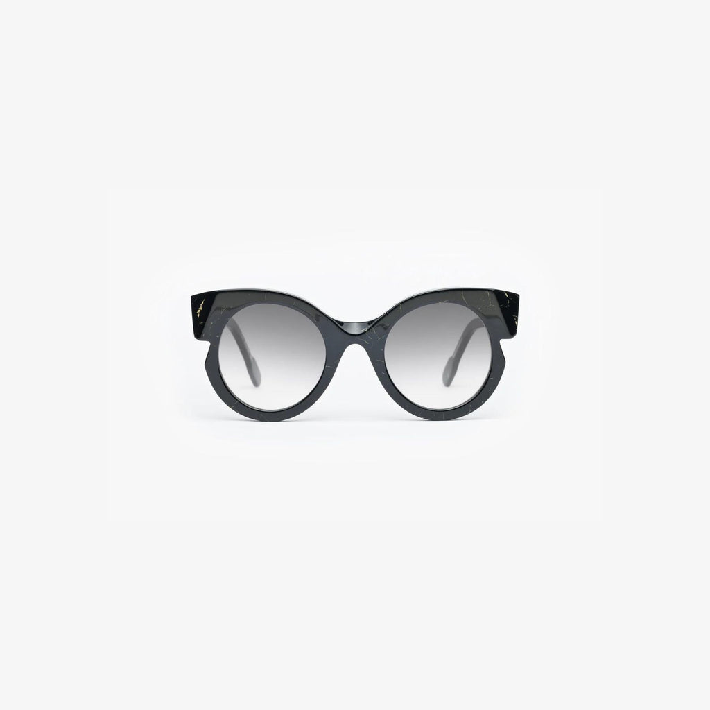 Dasmodel-Portrait-nero-sunglasses-front