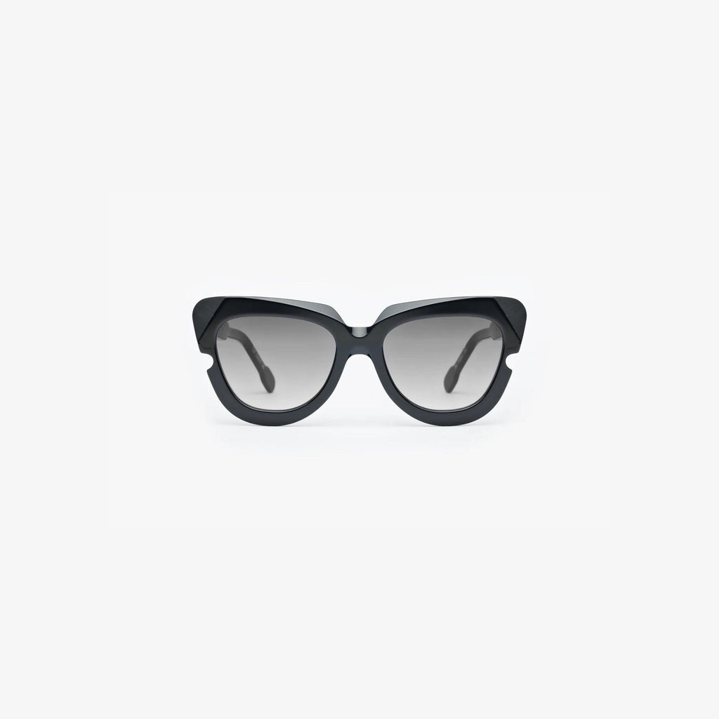 Themuse-Portrait-nero-sunglasses-front